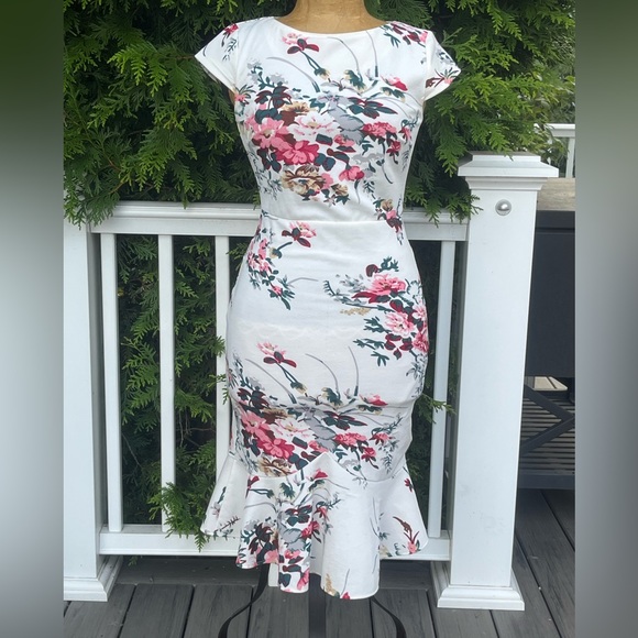 Vfshow; White&Pink Foral; Mermaid Style Dress; Mint Condition; NWOT; Size Small - Picture 1 of 8